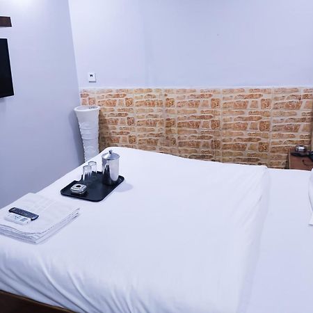 Mannat Stay Hotel - Laxmi Nagar Yeni Delhi Dış mekan fotoğraf