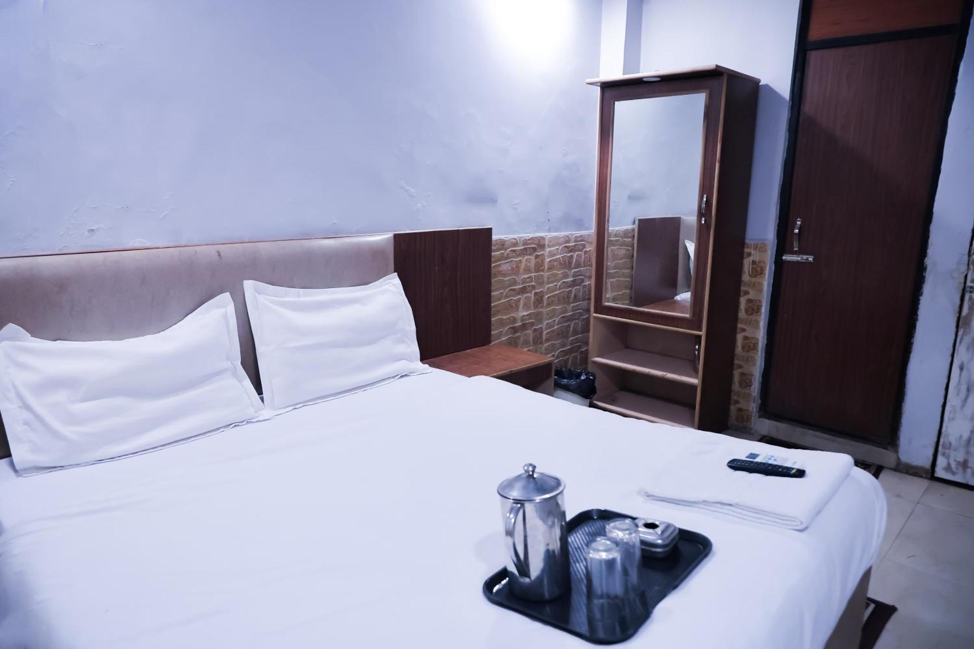 Mannat Stay Hotel - Laxmi Nagar Yeni Delhi Dış mekan fotoğraf
