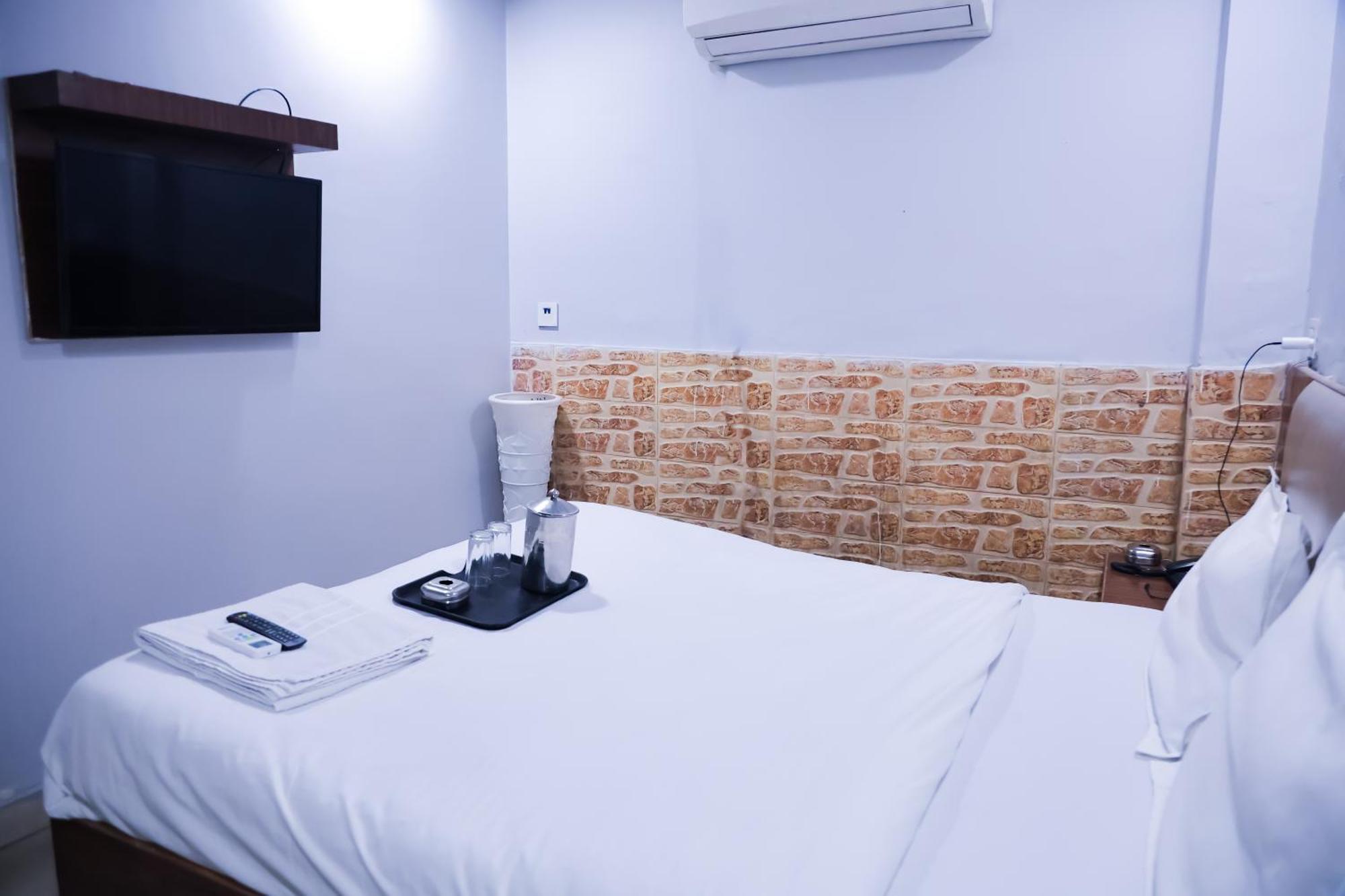 Mannat Stay Hotel - Laxmi Nagar Yeni Delhi Dış mekan fotoğraf