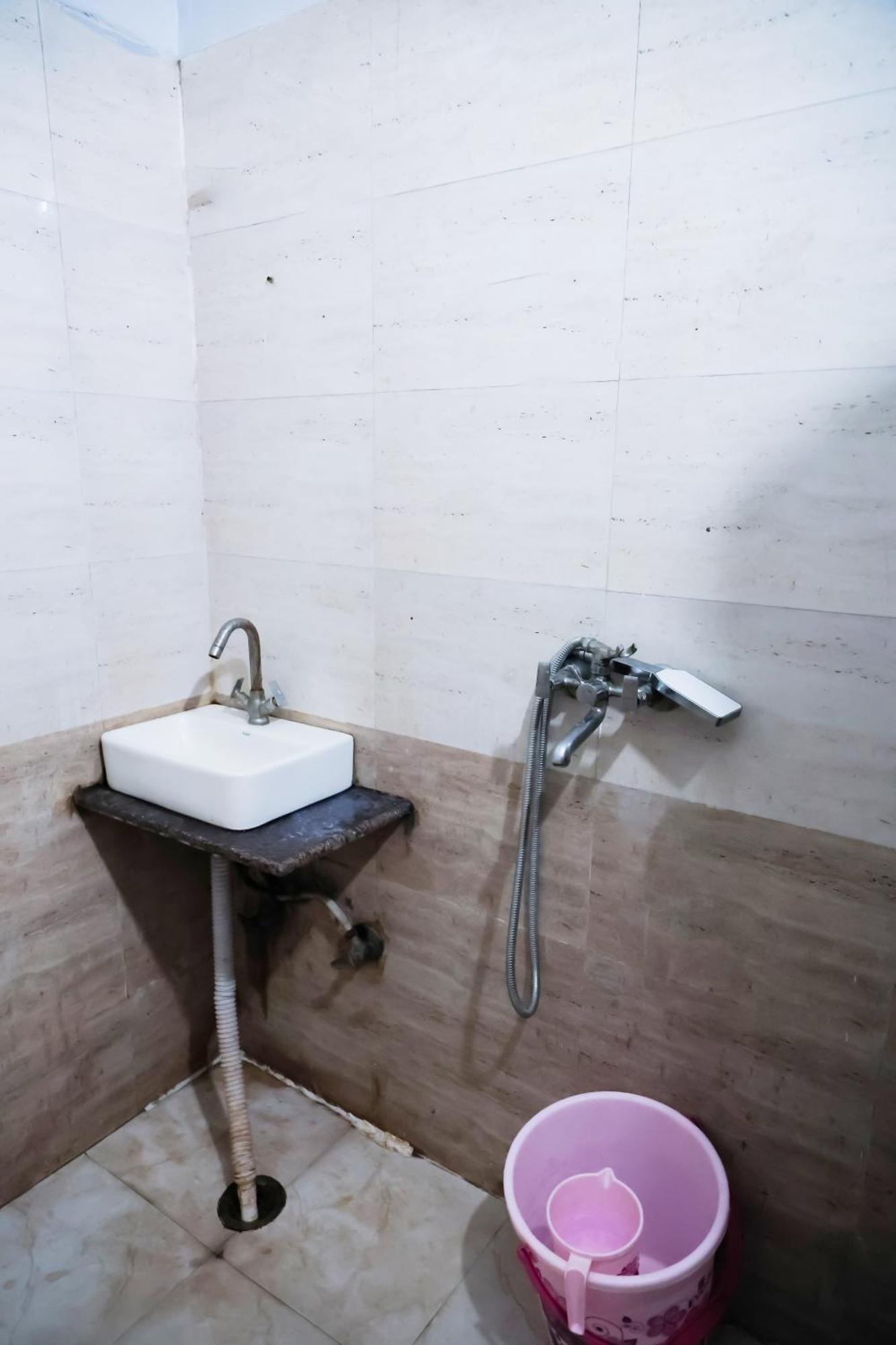 Mannat Stay Hotel - Laxmi Nagar Yeni Delhi Dış mekan fotoğraf