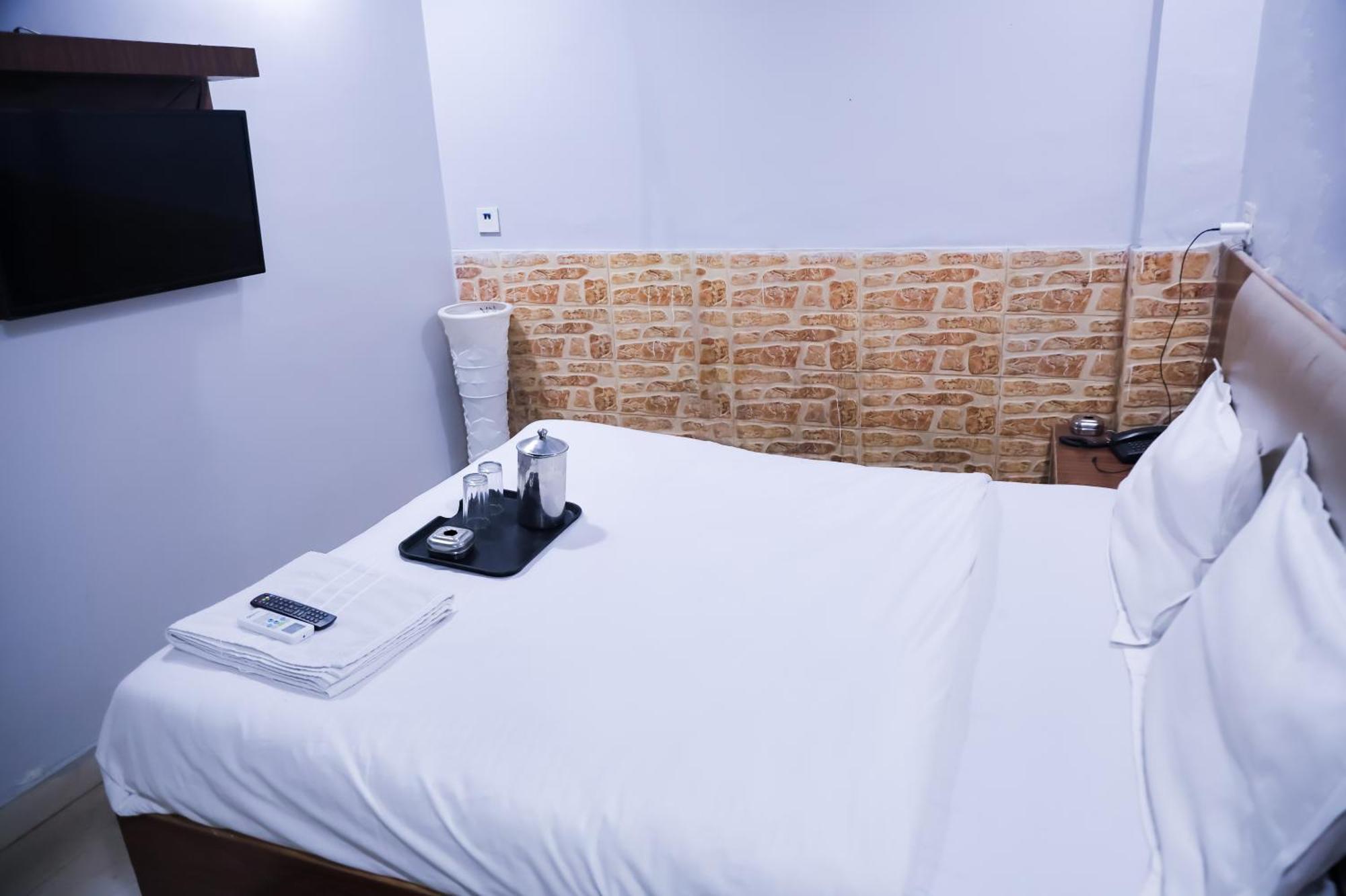 Mannat Stay Hotel - Laxmi Nagar Yeni Delhi Dış mekan fotoğraf