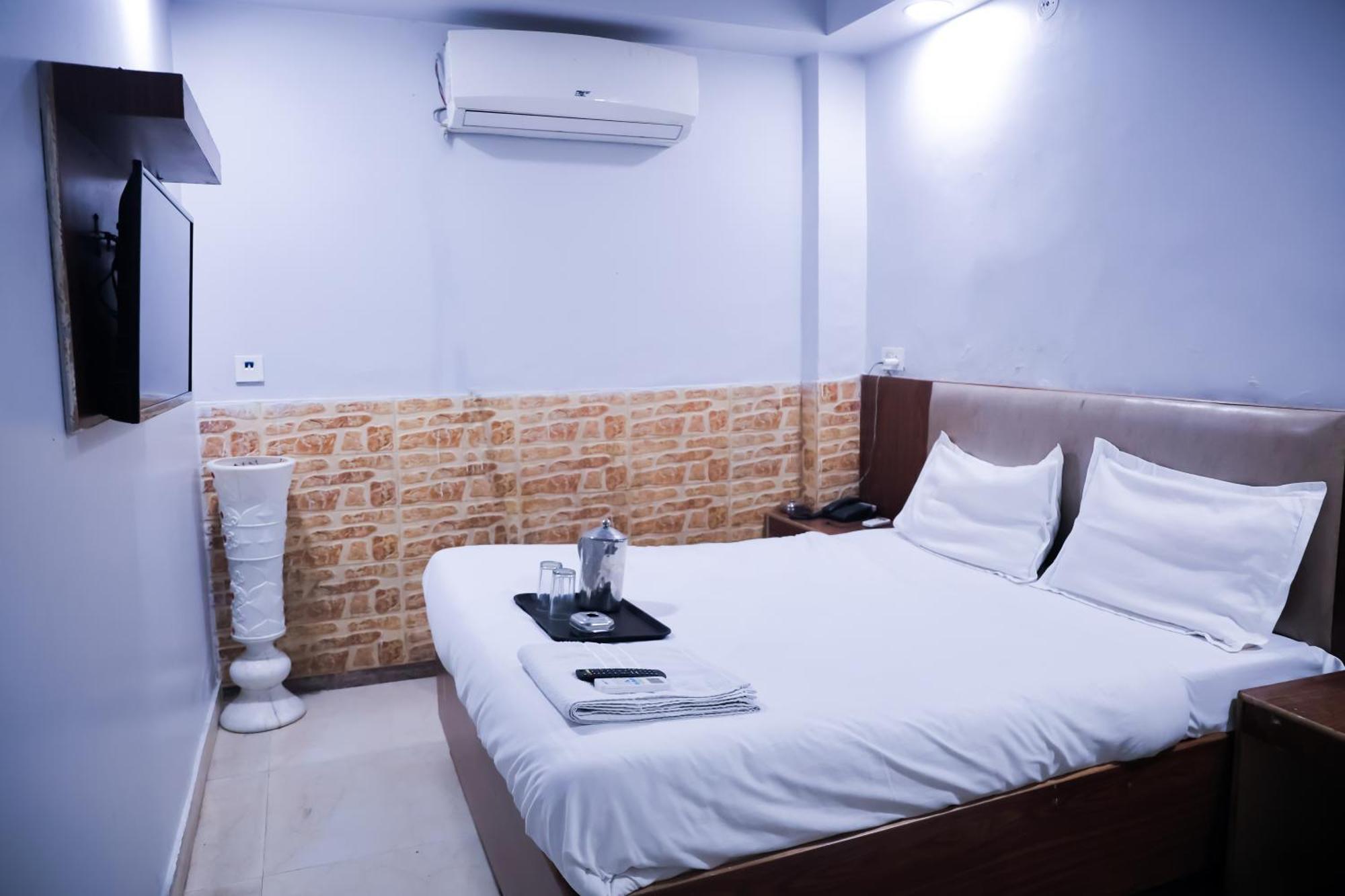 Mannat Stay Hotel - Laxmi Nagar Yeni Delhi Dış mekan fotoğraf